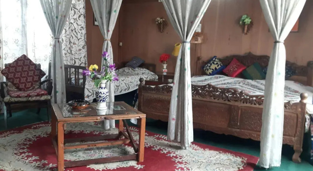 Отель Houseboat Donoo Palace, Забронировать Отель Сринагар Jammu & Kashmir Ski