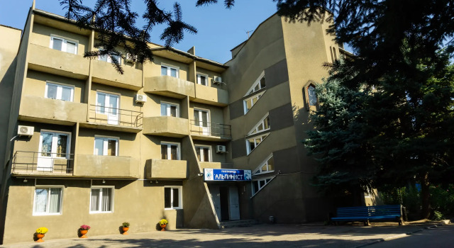 Отель Альпинист