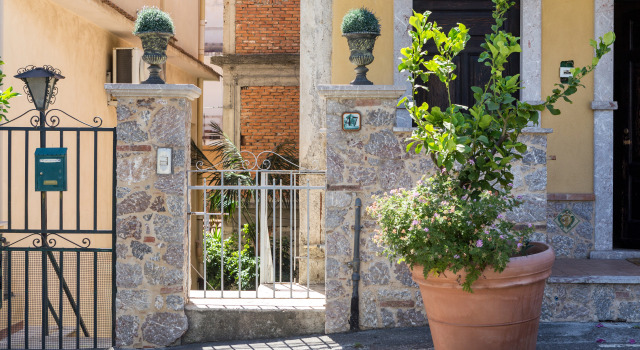 Gloeden House, Prenota Affittacamere Hotel a Sicilia con parcheggio, Parcheggio
