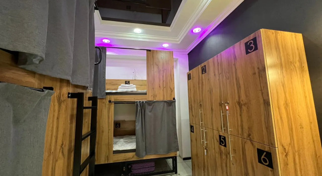 Кровать в общем номере с видом на город Хостел Meeting Place Bishkek