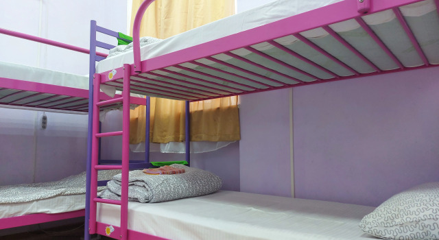 Кровать в общем номере Хостел «Sunny Hostel»