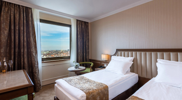 Двухместный номер Classic с видом на город Astoria Grand Hotel