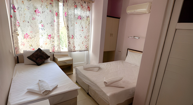 Трёхместный номер Economy с балконом и с видом на город Beachway Hotel