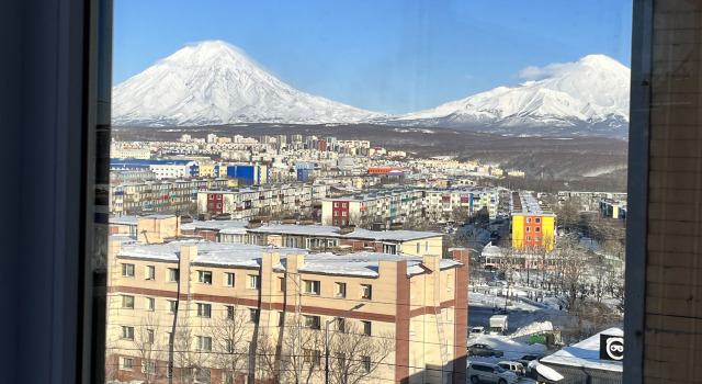 Апартаменты Камчатка Комфорт, Забронировать Апартаменты/квартира Отели Петропавловска-Камчатского с парковкой, рядом с Свято-Троицкий кафедральный собор, Парковка