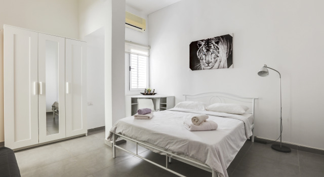 Апартаменты SHaYaSH Brand Apartments TLV BY42(2), Забронировать Апартаменты/квартира Отели Тель-Авива с парковкой, рядом с Пляж Иерусалим, Парковка