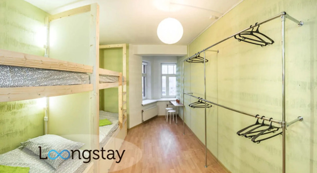 Кровать в общем номере (мужской номер) с красивым видом из окна Хостел Longstay at Nalichnaya 28-16