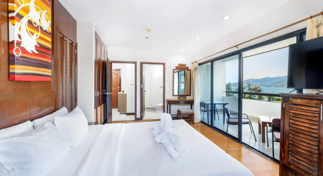 Двухместный номер Comfort с балконом и с видом на море Апартаменты OMNIA Phuket - Patong Tower