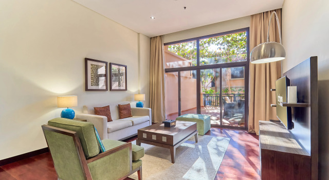 Апартаменты Bnbmehomes, Peaceful and Cozy 1BR with Private Terrace G17, Забронировать Апартаменты/квартира Отели Пальмы Джумейра с бассейном, Бассейн
