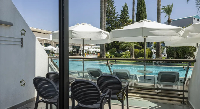 Четырёхместный номер Семейный с балконом и с видом на бассейн Side Star Elegance Hotel - Ultra All Inclusive
