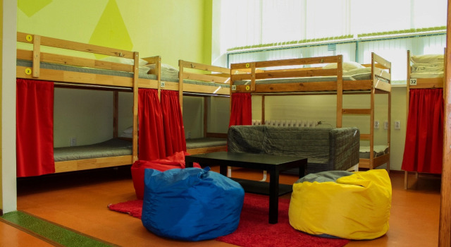 Postel ve společném pokoji pro muže 7 Days Hostel