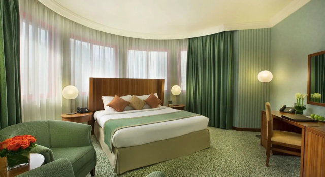 Двухместный полулюкс Отель City Seasons Al Hamra Hotel