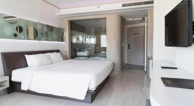 Двухместный номер Superior CHIC Tower с балконом и с видом на город Pattaya Discovery Beach Hotel