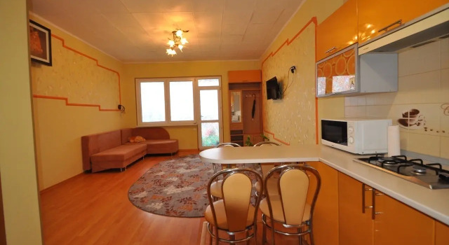 Na Ulitse Timiryazeva 25 Apartments, Брондау Пәтер Big Yalta бассейні бар қонақ үйлер, Жүзу бассейні
