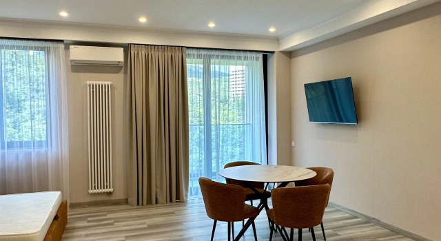 V Skay Plaza 2 S Terrasoy Na 7 Etazhe I Vidom Na Park Apartments, Prenota Appartamento Yalta 