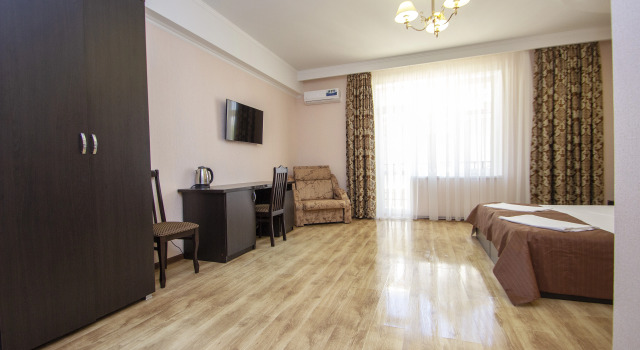 Трёхместный номер Comfort с балконом Отель LUXURY HOUSE