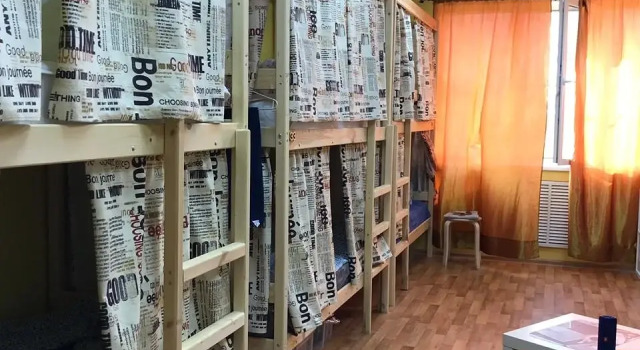 Кровать в мужском номере с 10 кроватями Киров Хостел Стар Мякинино