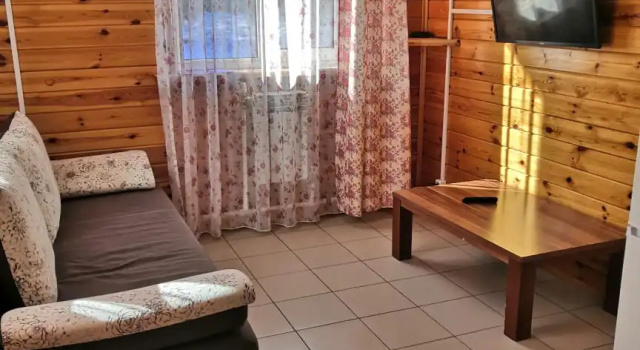 Коттедж c 1 комнатой с красивым видом из окна База отдыха Калацкое