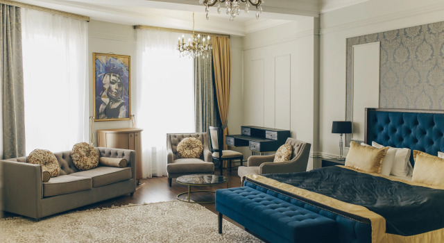 Royal BV, Buchen Sie Boutique Oskemen 