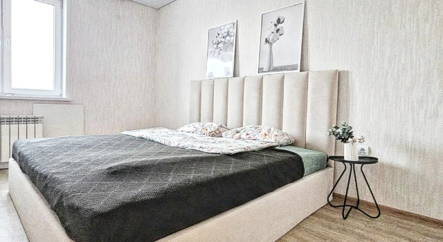 Семейные апартаменты с балконом и с красивым видом из окна Квартира Трехкомнатная у Парка с Озером