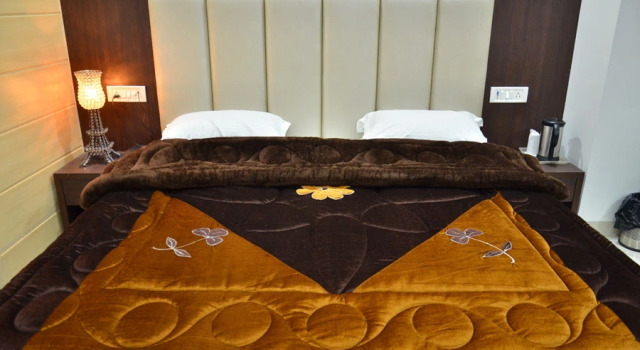 Popular Hotel, Rezervovat Hotel Hotely v Punjab s parkováním, Parkování