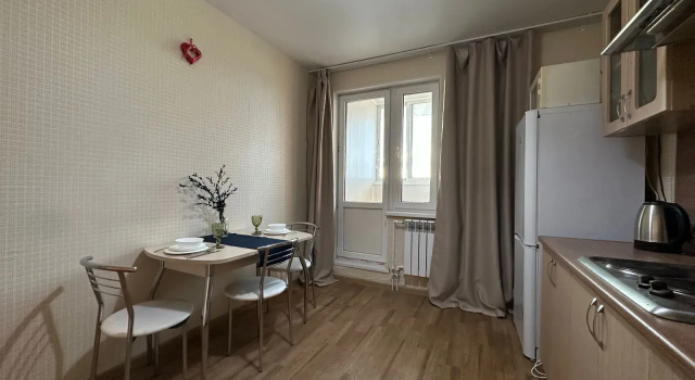 Bolshaya 3 kom na 7 spalnykh mest ryadom s voyen.Akademiey Flat, Prenota Appartamento Hotel a Central Russia con parcheggio, Parcheggio