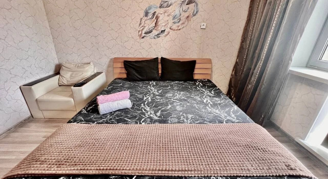 Trekhkomnatnaya Na Ulitse Demyyana Bednogo 104 Flat, Prenota Appartamento Tjumen' 