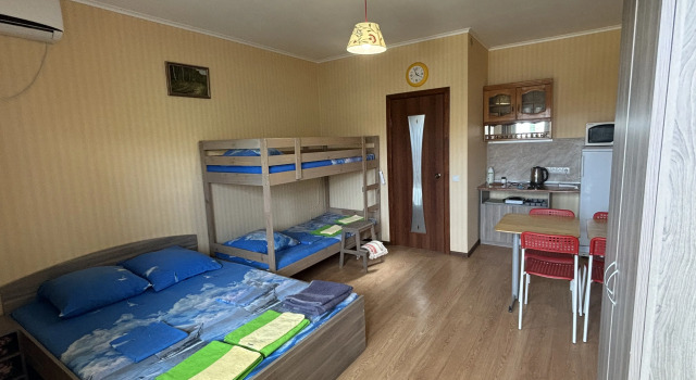 Habitación cuádruple familiar Clásica con balcón Kiparis Guest house