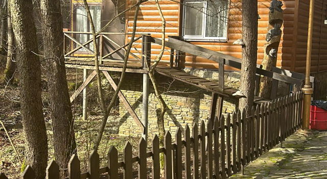 Четырёхместный семейный номер Классический с видом на горы База отдыха Поместье Холодный ручей