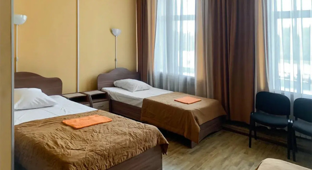 Кровать в общем номере с красивым видом из окна Отель Smart Hotel Улан-Удэ