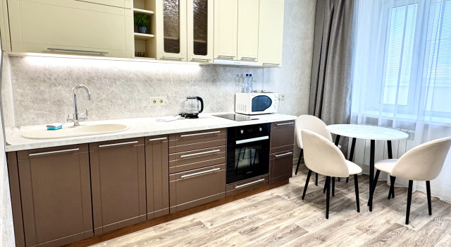 1+ Komnatnaya Na Ul. Lineynoy Flat, Prenota Appartamento Hotel a Tyumen Region con parcheggio, Parcheggio