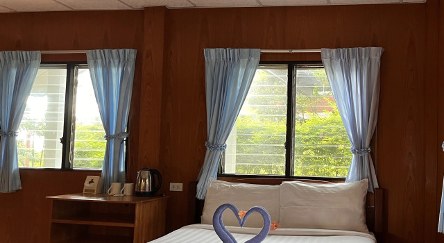 Двухместное бунгало с балконом и с красивым видом из окна Отель Golden Hill Resort