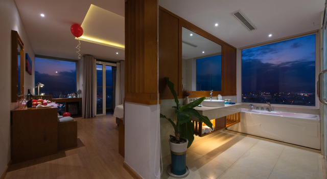 Люкс Premium с балконом и с красивым видом из окна Les Cham Hotel
