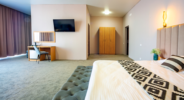 Двухместный номер Делюкс c 1 комнатой с балконом Green Land Hotel