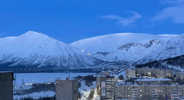Uyutnaya 2k Kvartira S Vidom Na Gory I Ozera Flat, Book Apartment Kirovsk Murmansk Region