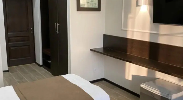 Отель Holiday