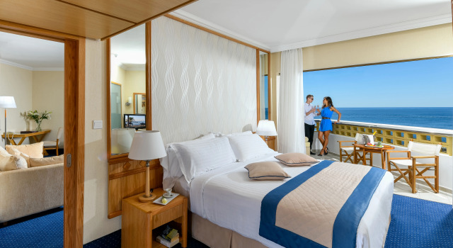 Двухместный люкс Executive c 1 комнатой с балконом и с видом на море Отель Constantinou Bros Athena Royal Beach