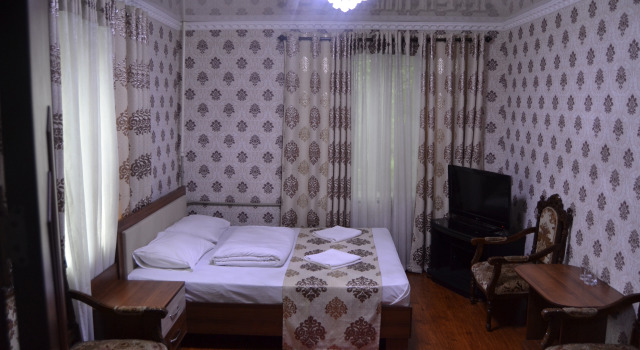Friends Hostel, Book Hostel / Vandrerhjem Hoteller i Privokzalʼnoye med parkering, Parkering