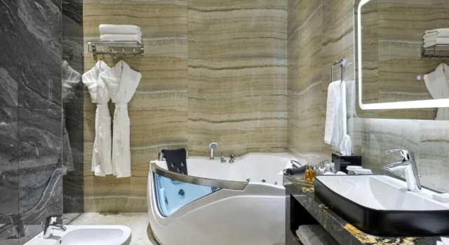 Двухместный люкс с гидромассажной ванной Panarams Tashkent Hotel, a member of Radisson Individuals