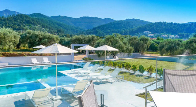 Апартаменты с балконом и с видом на горы Апарт-отель Olia Thassos Luxury