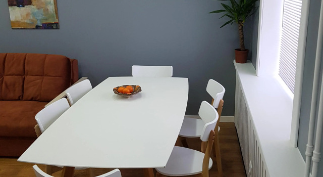 Lenina 33 Apartments, Rezerwuj Apartament Hotele w Obwód pskowski z parkingiem, Parking