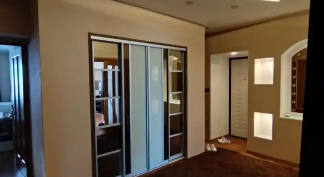 Shikarnaya Dvukhkomnatnaya Flat, Buchen Sie Ferienwohnung Hotels in Oblast Moskau mit Parkplatz, Parkplätze