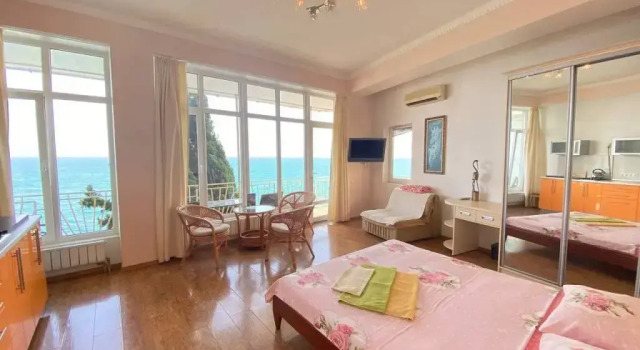 Dvukhmestnye Biznes S Vidom Na More I Balkonom 3/1 Flat, Book Apartment Yalta 