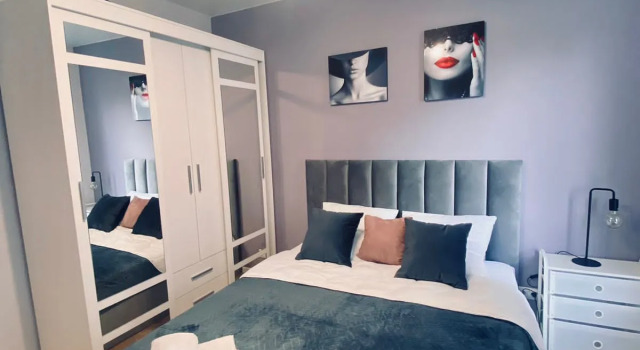 Semejnyie 3h Komnatnyie U Metro Apartments, Rezervovat Apartmán Hotely v Lyuberetsky District s parkováním, Parkování