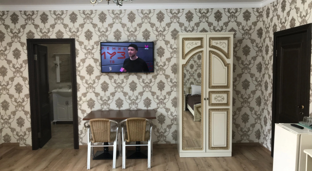 Трёхместный номер на цокольном этаже Гостевой дом Марго