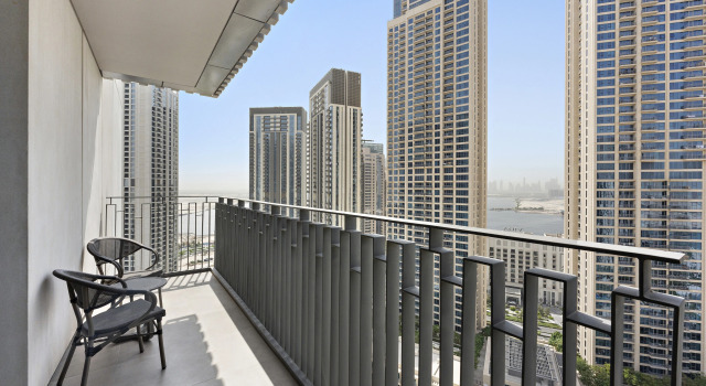 Апартаменты WelHome - Stunning Apartment With Sea Views in Creek Harbour, Забронировать Апартаменты/квартира Отели Дубая с бассейном, Бассейн