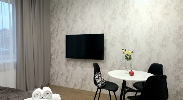 Uyutnaya Studiya V Novom Dome Zhk Arden Na Klyuchevom Flat, Prenota Appartamento Hotel a Udmurtia con parcheggio, Parcheggio