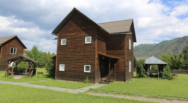 Dvukhurovnevye V Chastnom Dome U Gory Verblyud Apartments, Prenota Appartamento Hotel a Repubblica dell'Altaj con parcheggio, Parcheggio