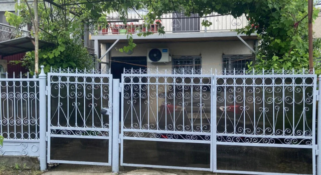 Liya Private House, Buchen Sie Ferienhaus Villen in Sochumi, Villa