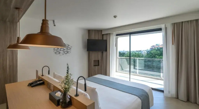 Двухместный номер Resort с балконом и с видом на сад Mayaana Beach Resort Pattaya - Formerly Golden Tulip Pattaya Beach Resort