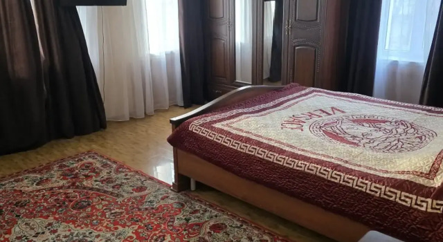 Квартира Уютная Трёх Комнатная Не Далеко От Центра Города